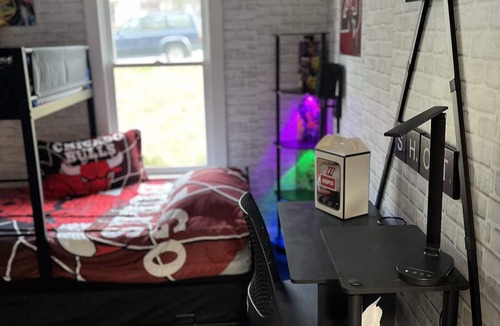 Northwest Raleigh House | Sports ESPN Home w/Mini Golf Ping-Pong B-ball Firepit Mall Arena Dwntn Raleigh