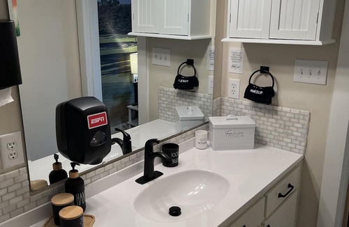 Northwest Raleigh House | Sports ESPN Home w/Mini Golf Ping-Pong B-ball Firepit Mall Arena Dwntn Raleigh