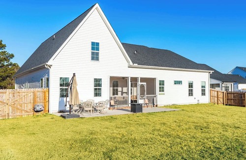 Clayton House | Family/Dog Friendly Retreat - 1ac Fenced Backyard + Games