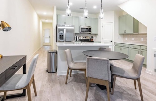 Wilmington Apartment | Barsala l Brand-new fully furnished 3BD with access to fast Wi-Fi and gym