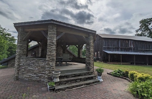 Ruffin Cabin | Charming 2-bedroom cabin with Hot Tub in quaint Reidsville, NC