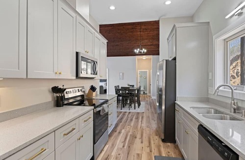 Sylva Condo | Mountain Hideaway, Grill, and Sunset Views!