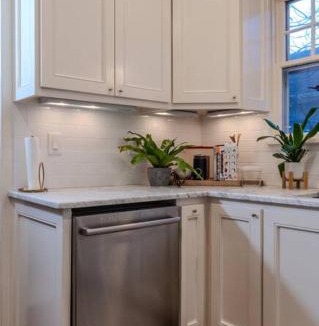 Southwest Raleigh House | Spacious, Central & Comfy Gem ~ Backyard ~ Parking