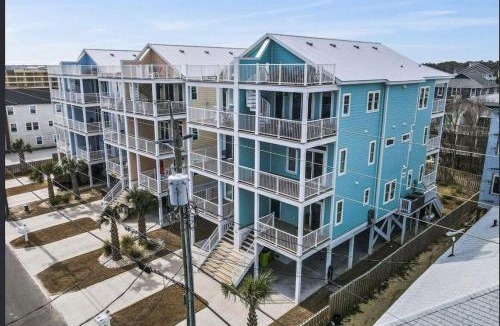 North Carolina Coast House | Ocean View, 2 Blocks from Boardwalk, Pool, Elevator, 7 Decks & EV Charger.