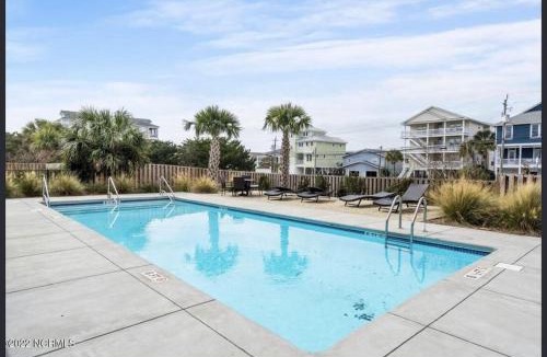 North Carolina Coast House | Ocean View, 2 Blocks from Boardwalk, Pool, Elevator, 7 Decks & EV Charger.