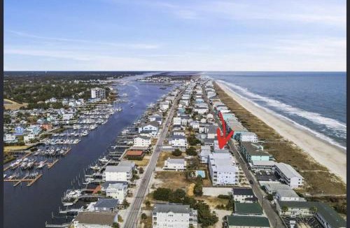 North Carolina Coast House | Ocean View, 2 Blocks from Boardwalk, Pool, Elevator, 7 Decks & EV Charger.