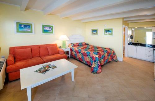 Atlantic Beach Apartment | Island Inn of Atlantic Beach - Queen Suite Unit 109