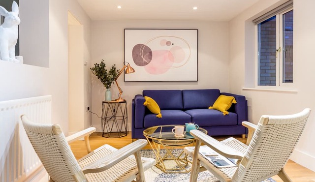 The Modern Classic - Contemporary & Elegant 3BDR Home