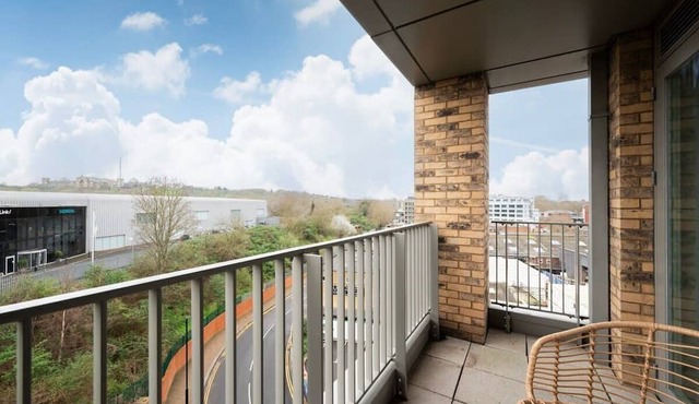 Chic 2BR Flat in Greater London