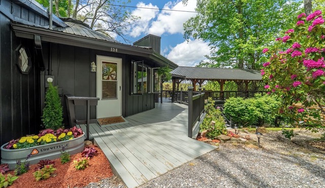 The Cullowhee Cabin | Restful Retreat | Mountain View | Fire Pit | Games