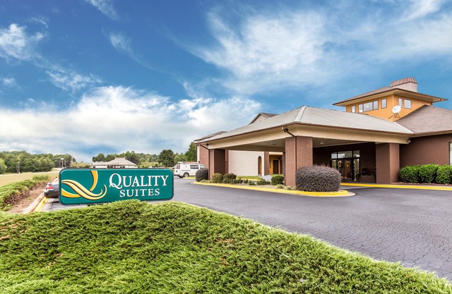 Quality Suites Convention Center - Hickory
