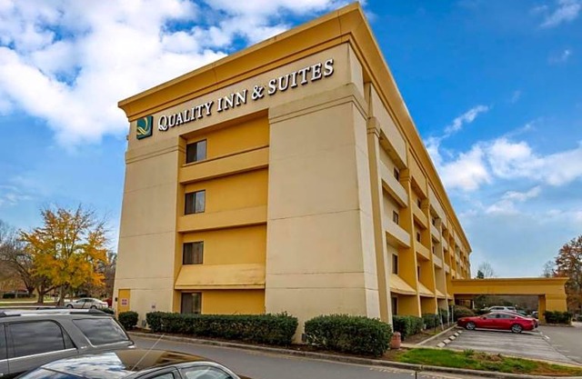 2-Star Hotel ∙ Quality Inn & Suites Raleigh Durham Airport