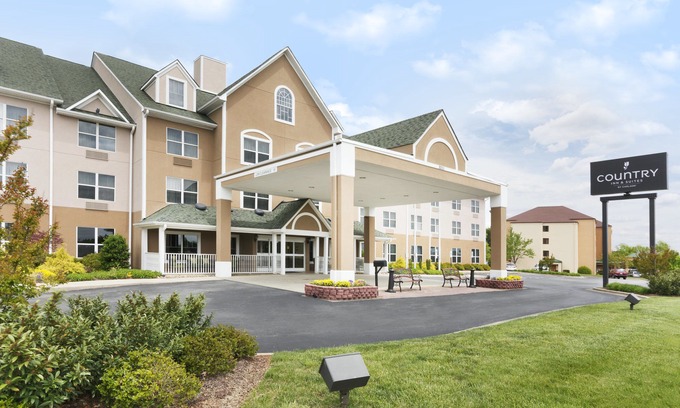 Burlington Hotel | Country Inn & Suites by Radisson, Burlington (Elon), NC