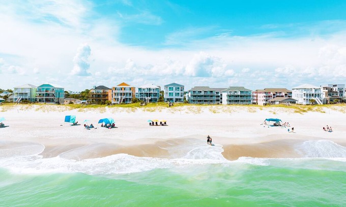 Kure Beach House | "Right on Tide": An Elevator, the Atlantic, and Pelican's Oh My!